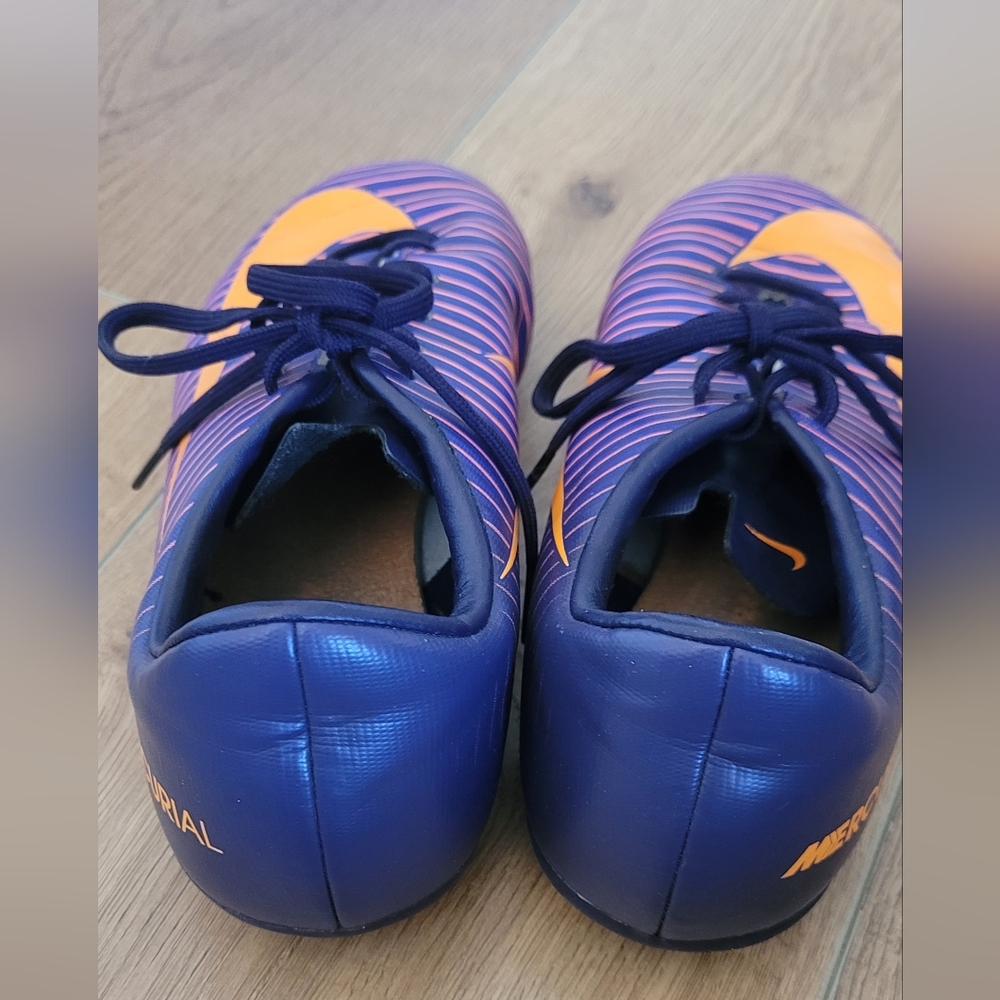Nike Cleats Kids Lace Up Sport Football Soccer Shoes Size: 4 Y - Picture 4 of 5